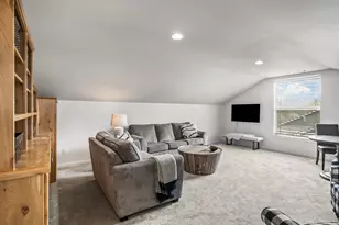 21380 Oakview Dr, Bend, OR 97701 - Photo 16