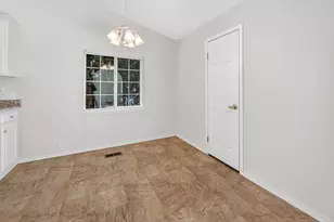 2273 NE Wintergreen Dr, Bend, OR 97701 - Photo 16