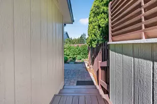 2273 NE Wintergreen Dr, Bend, OR 97701 - Photo 44