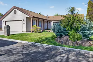 2273 NE Wintergreen Dr, Bend, OR 97701 - Photo 2
