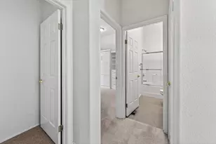 2273 NE Wintergreen Dr, Bend, OR 97701 - Photo 30