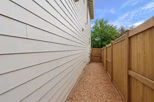 2793 NE Rainier Dr, Bend, OR 97701 - Photo 6