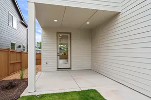 2793 NE Rainier Dr, Bend, OR 97701 - Photo 8