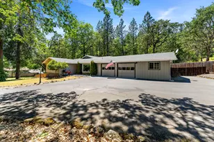 370 Horseshoe Dr, Grants Pass, OR 97526 - Photo 2