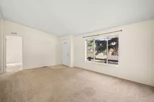 1815 NE 6th St, Redmond, OR 97756 - Photo 8