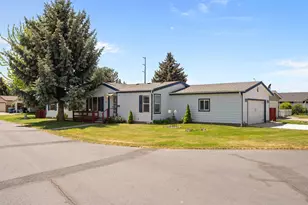 1815 NE 6th St, Redmond, OR 97756 - Photo 4