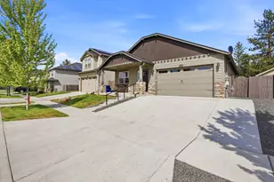 60930 SE Sweet Pea Dr, Bend, OR 97702 - Photo 2
