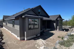 202 SE Larkspur Dr, Madras, OR 97741 - Photo 2