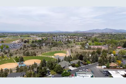 1725 SW Parkway Drive, Redmond, OR 97756 - Photo 58