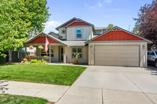 2958 NW 19th St, Redmond, OR 97756 - Photo 2