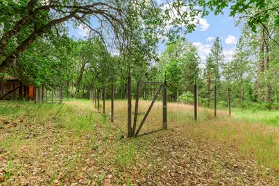 200 Clydesdale Drive, Grants Pass, OR 97526 - Photo 22