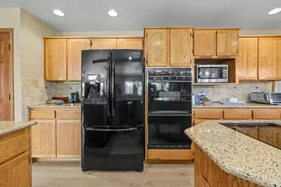 1361 La Loma Drive, Medford, OR 97504 - Photo 22