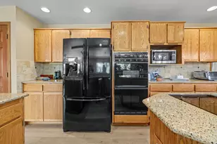 1361 La Loma Dr, Medford, OR 97504 - Photo 22