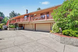 1361 La Loma Dr, Medford, OR 97504 - Photo 4