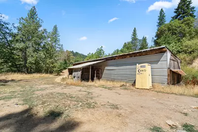 18505 E Evans Creek Road, Rogue River, OR 97537 - Photo 16