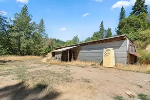 18505 E Evans Creek Rd, Rogue River, OR 97537 - Photo 16