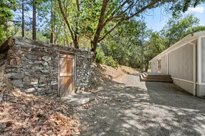 18505 E Evans Creek Road, Rogue River, OR 97537 - Photo 4