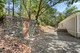 18505 E Evans Creek Rd, Rogue River, OR 97537 - Photo 4