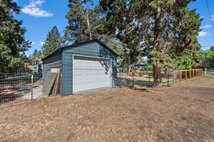 565 SE Woodland Blvd, Bend, OR 97702 - Photo 40