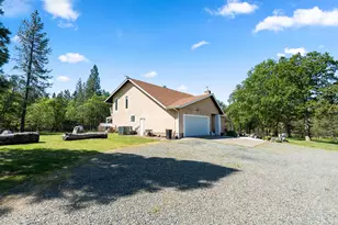 2802 Russell Rd, Merlin, OR 97532 - Photo 10
