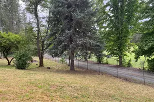 782 Covered Bridge Rd, Rogue River, OR 97537 - Photo 4