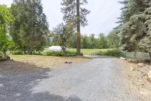782 Covered Bridge Rd, Rogue River, OR 97537 - Photo 4