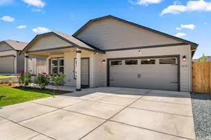 3610 Carlin Dr, Medford, OR 97504 - Photo 2