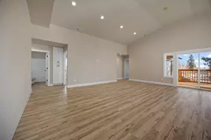 1175 Orange Blossom Dr, Klamath Falls, OR 97601 - Photo 4