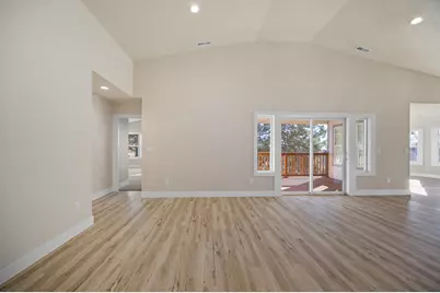 1175 Orange Blossom Drive #129, Klamath Falls, OR 97601 - Photo 6