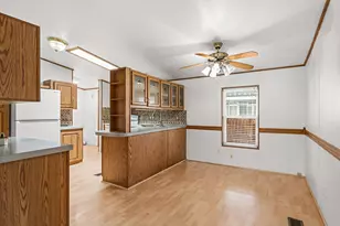 1570 S Peach St, Medford, OR 97501 - Photo 12