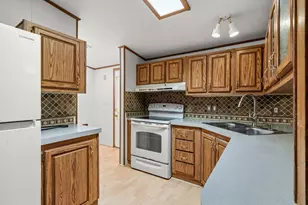 1570 S Peach St, Medford, OR 97501 - Photo 20