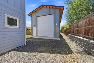 4722 SW Zenith Avenue, Redmond, OR 97756 - Photo 6