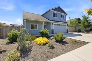 4722 SW Zenith Ave, Redmond, OR 97756 - Photo 2