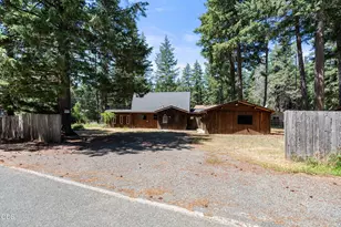 140 Bonanza Dr, Selma, OR 97538 - Photo 2