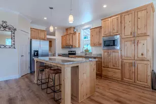 333 Mountain View Dr, Talent, OR 97540 - Photo 6
