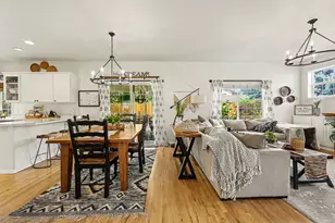 575 Carriage Ct, Jacksonville, OR 97530 - Photo 2