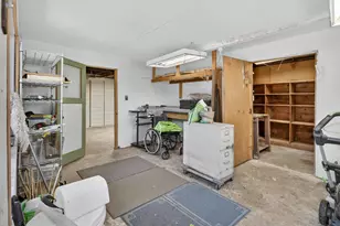 347 N 2nd St, Central Point, OR 97502 - Photo 22