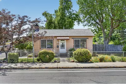 347 N 2nd Street, Central Point, OR 97502 - Photo 2