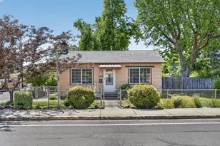 347 N 2nd St, Central Point, OR 97502 - Photo 2