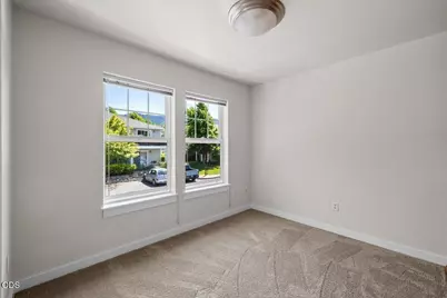 2264 McCall, Ashland, OR 97520 - Photo 8