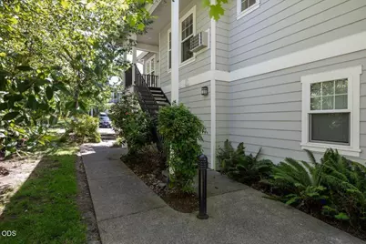 2264 McCall, Ashland, OR 97520 - Photo 2