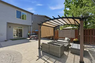 61235 Splendor, Bend, OR 97702 - Photo 24