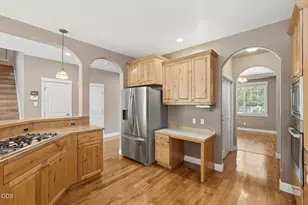 61235 Splendor, Bend, OR 97702 - Photo 10