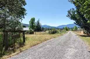 335 Sheraton Dr, Williams, OR 97544 - Photo 10