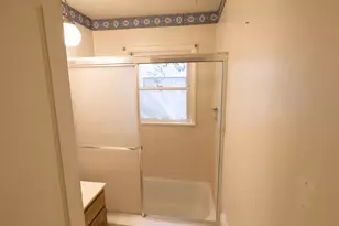 1434 NW Hawthorne Ave, Grants Pass, OR 97526 - Photo 16
