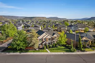 1402 NE Hudspeth Rd, Prineville, OR 97754 - Photo 2