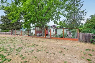 321 Clay St, Ashland, OR 97520 - Photo 38