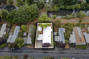 321 Clay St, Ashland, OR 97520 - Photo 2