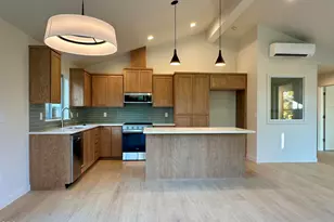 312 Lithia Ave, Talent, OR 97540 - Photo 10