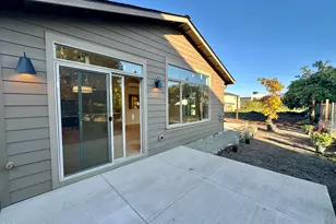 312 Lithia Ave, Talent, OR 97540 - Photo 8